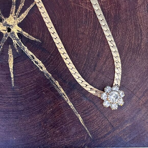 Vintage Park Lane Flower Rhinestone Necklace Glod Tone 16" Chain 80s 90s - Picture 1 of 10